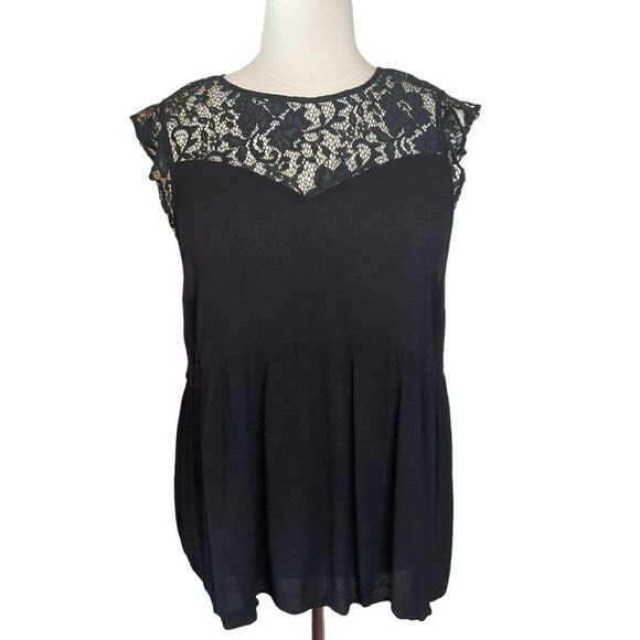 Torrid Woman's Sleeveless Blouse size 4X Lace Yokes Short Lace Flutter Sleeves - Picture 1 of 14